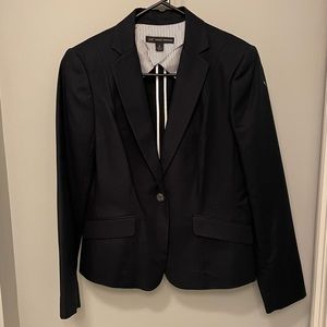 Brooks Brothers women’s blazer size 6, in perfect condition. Worn once.